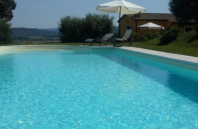 Villa with private pool - exclusive use! Between the lake and the city