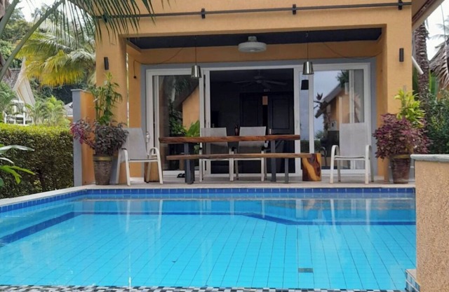 Villa with sea vVew 20 meter from the beach, private pool.