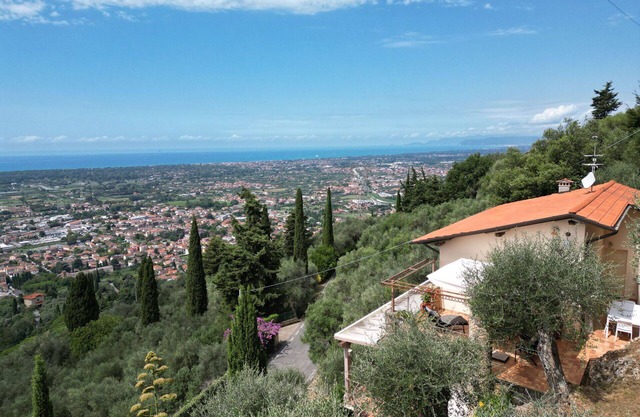 Villa with sea view for 6 people