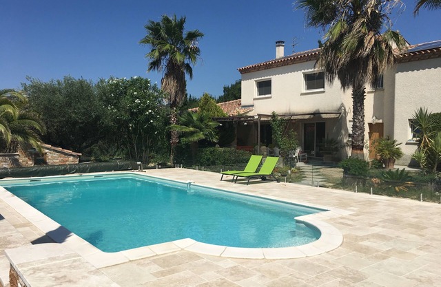 Villa with secure swimming pool, SPA, 14 people, 6 bedrooms, quiet, all comforts