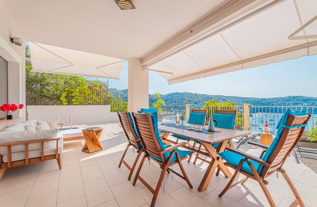 Villa with stunning views of the picturesque harbor, sunset and the sea