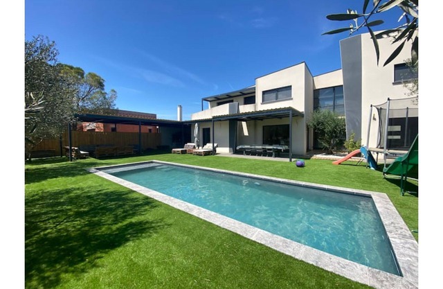 Villa with swimming pool in Narbonne