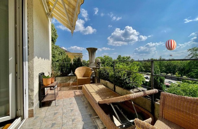 Villa with terrace overlooking the city park