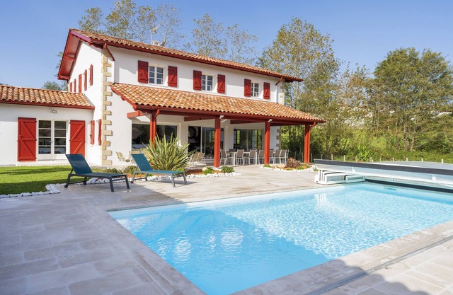 Villa 'Zeruko Izarra, Grand Standing' with Mountain View, Wi-Fi and Air Conditioning