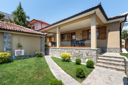 Villa Zoi A Stay to Remember I Located inside the Castle of Elbasan, on a historic Roman road Via Egnatia I Homemade Breakfast