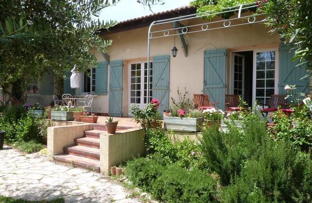 village house with pool and garden between Montpellier and Nimes
