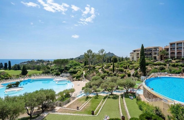 Village pierre et vacances cap Estérel, vue mer et Estérel, classé 3 étoiles