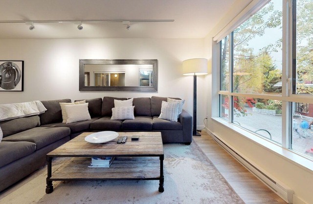 VILLAGE STROLL - Spectacular Village Stroll location & Designer Remodel.