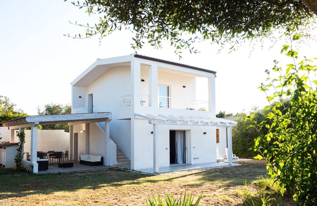 Villetta Bianca - modern house 400mt sandy beach