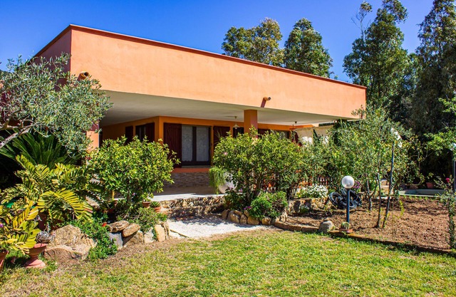 Villetta I Pini Azzurri, with large garden and private tennis court