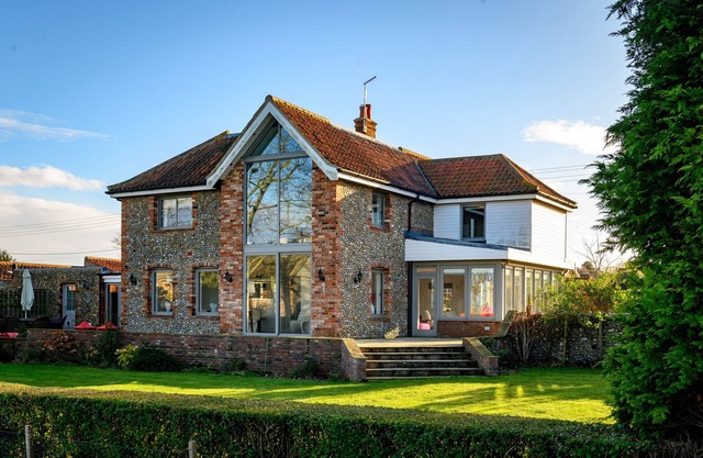 Vine Cottage - Four Bedroom House, Sleeps 8
