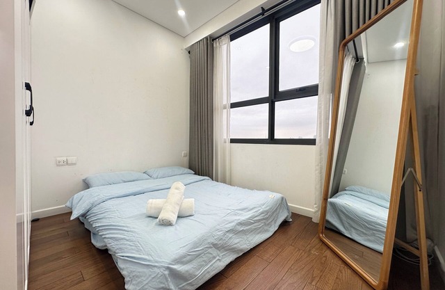 Vinhomes D’Capitale | 2BR with Full Amenities & City Access