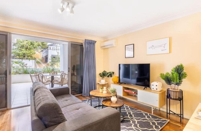 Vintage Glamour Nest 2BR Apt near CBD with carpark
