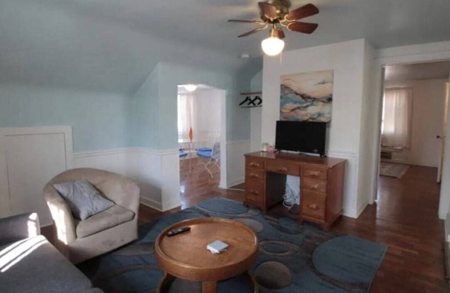 Vintage Home -7 Mins to Downtown W/wifi
