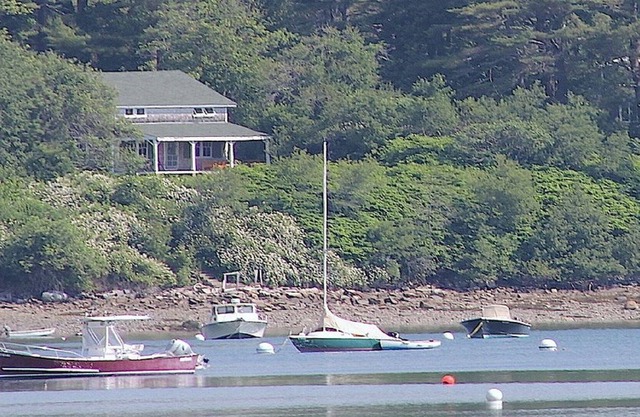 Vintage Oceanfront 4BR Cottage ~ Private Beach & Mooring ~ Historic Countryside