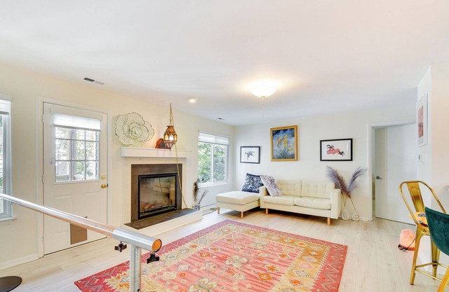 Virginia Beach Condo w/ Balcony, 1 Block to Beach!