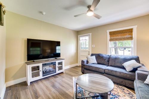 Visit Lake Texoma and Casinos Restored 1930s Home