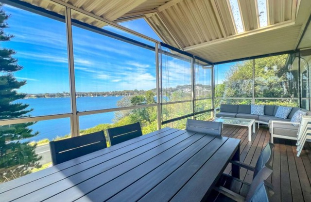 Vista Lago - Stunning Waterfront views