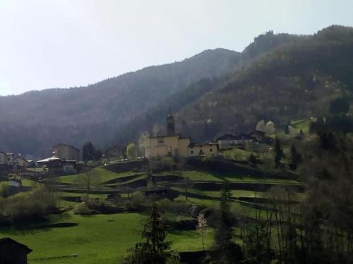 Vista Panoramica - Comfort e Serenità a Valgoglio