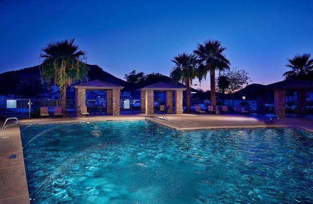 Vista Retreat--Spacious New Property with Stunning Mountain View