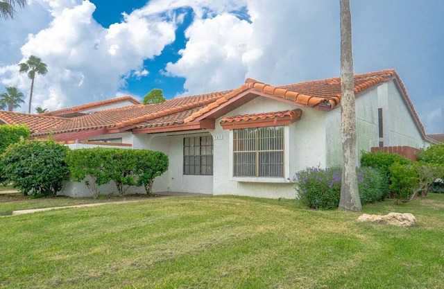 Vista Verde 145 - Comfortable Condo in Brownsville