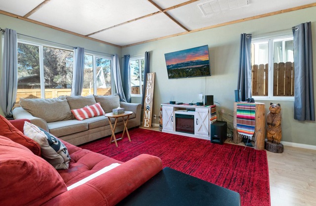 Vivienda de Osos - Walking distance to Snow Play and Oktoberfest!