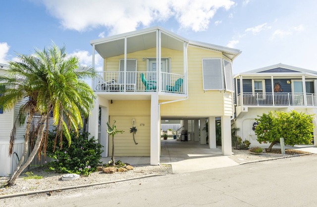 VO 173 2 Bed 2 Bath Silt Canal-Front, Ocean View
