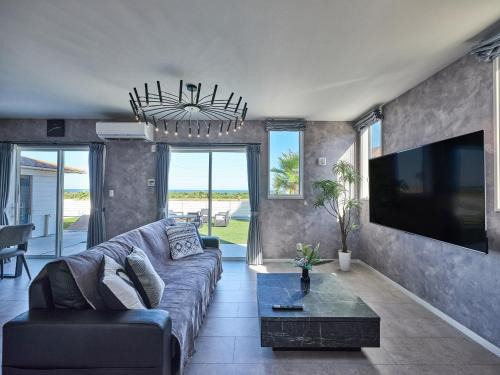VOGUE C, a private inn with a panoramic view of th - Vacation STAY 14693v