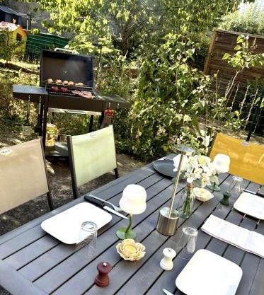 Votre Oasis à Nancy, Confort moderne avec Jardin & Parking gratuit !