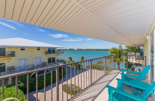 VR83 Gulf Point Condo: 2 Bed, 2.5 Bath, community dockage + pool