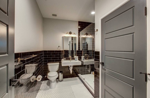 VRAIN, 2 Bedroom 1 Bath with Full Kitchen