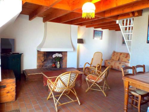 Vue Port La Trinité: Duplex 46m², 5 pers, WiFi, à 900m Plage, Proche Commerces - FR-1-477-61