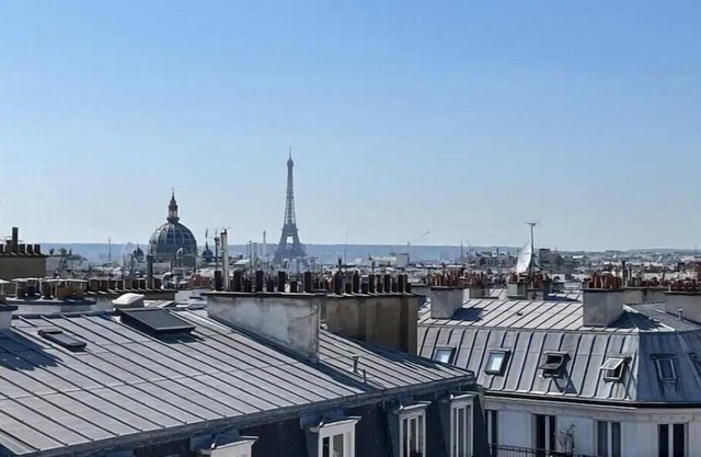 VUE Tour Eiffel Depuis LE Balcon Studio Lumineux Avec VUE SUR LES Toits DE Paris