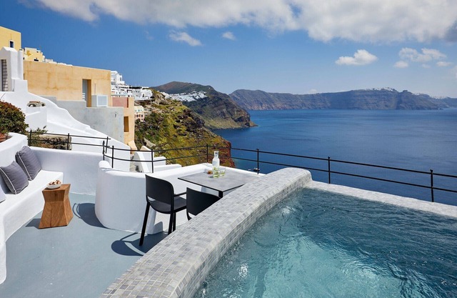 (w) Deluxe 1 Bedroom Cave Villa | Outdoor Hot Tub | Santorini