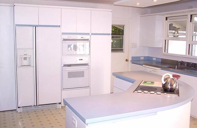 Waimanalo Beach Family Home, 2 Bed, 2 Bath, Steps to Beach