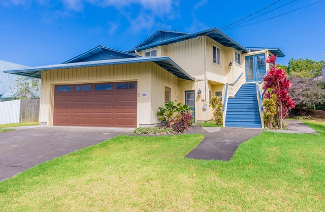 Waimea Estate near Parker Ranch & beach with two decks & home office, WiFi