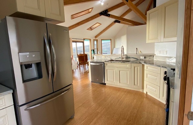 Waimea/Kawaihae dry side with breathtaking ocean view and sunset. n