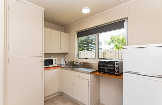 Waitangi Beach Units