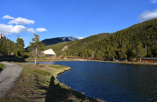 Wake up next to the peaceful waters of Keystone Lake 2BR/2BA Private Patio.