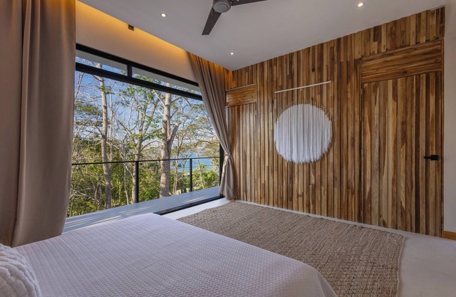 Walk 200m to the beach, ocean view Villa Murakami