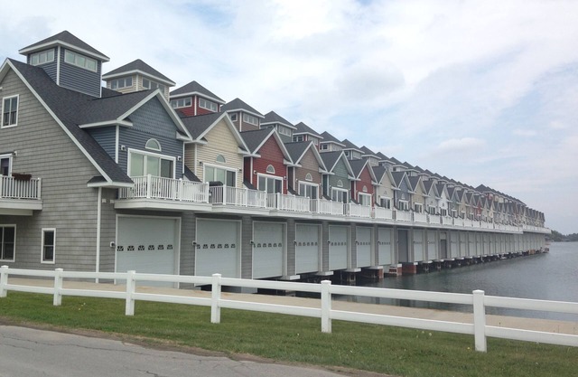 Walk Downtown, New.Boathouse Included!
