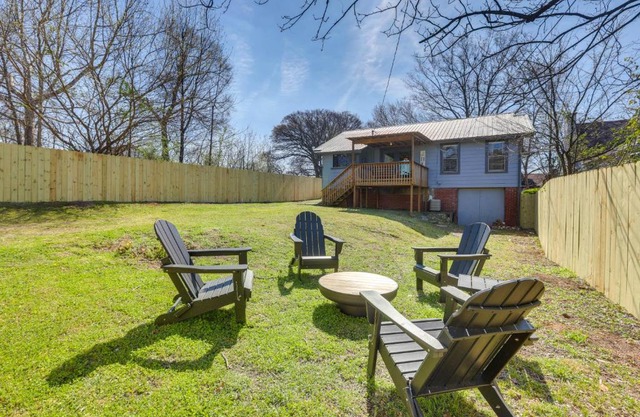 Walk to Amphitheater and Stadium Home with Deck!
