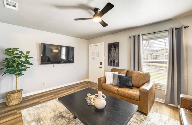 Walk to AT&T Stadium: Home w/Patio & BBQ