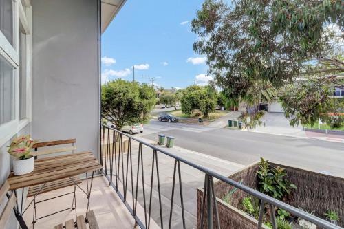 Walk to Beach And Cafes Near City And Airport