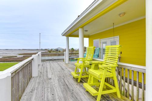 Walk to Beach Bayfront Gilchrist Getaway!