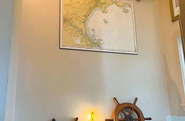 Walk to beach, quiet neighborhood, dog friendly, available year round