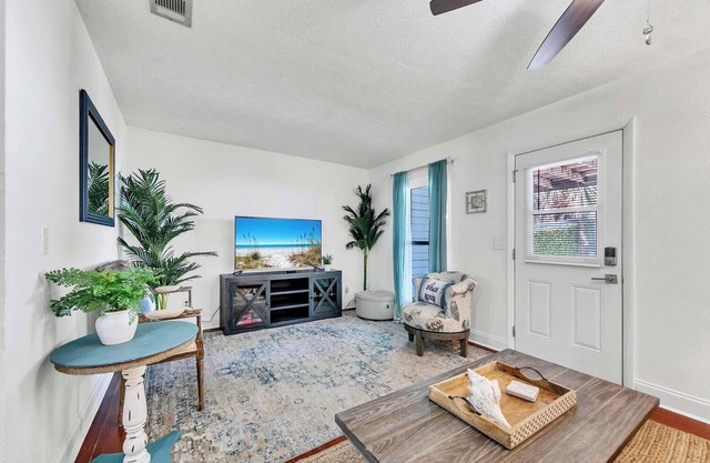 ☀️Walk to Beach-Great Location-2BR-Sandpiper Philosophy☀️