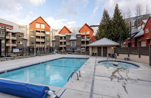Walk to Creekside Gondola – Cozy 1BR Condo w/Patio, Pool & Hot Tub Access