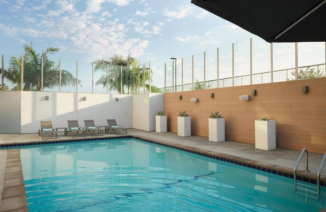 Walk to Disney - Stylish Suites with Pool, Free Wi-Fi and Breakfast