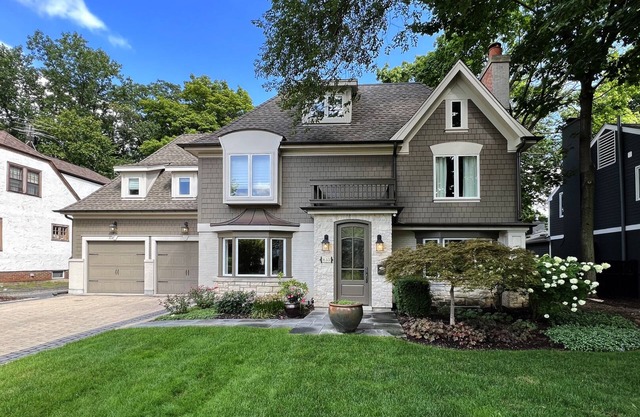 Walk to downtown Arlington Heights